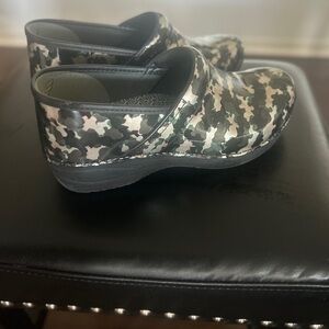 Dansko XP 2.0 Camouflage Mules